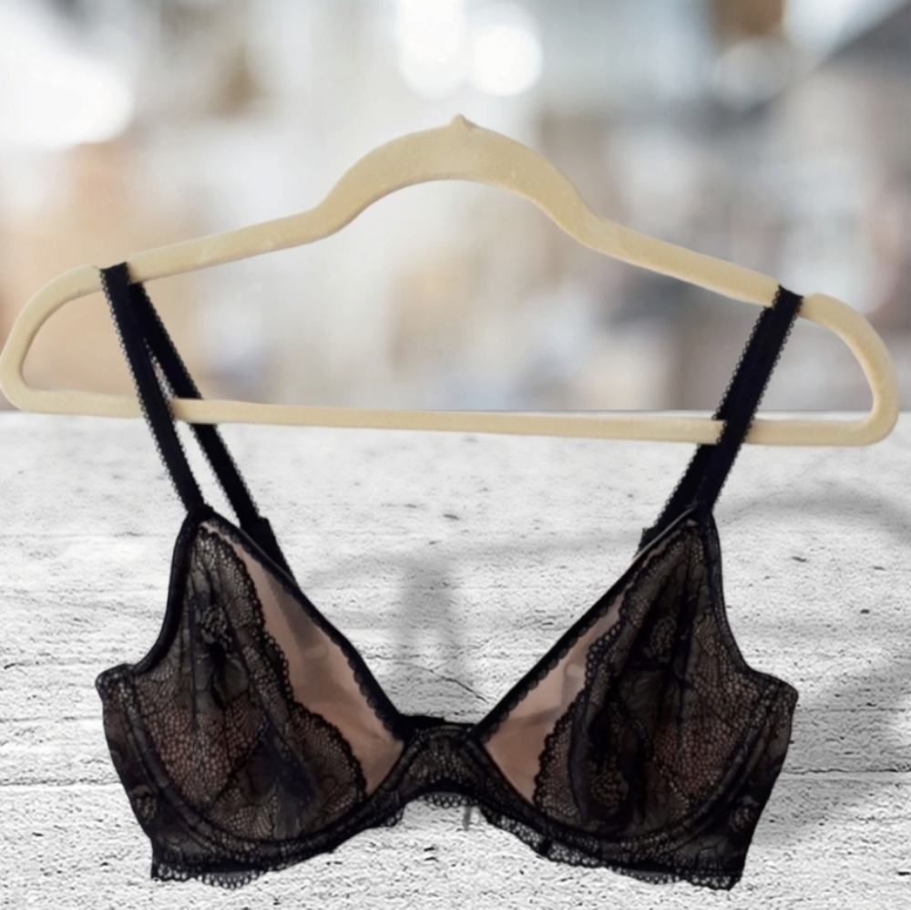 B.temt'd lace unlined bra
